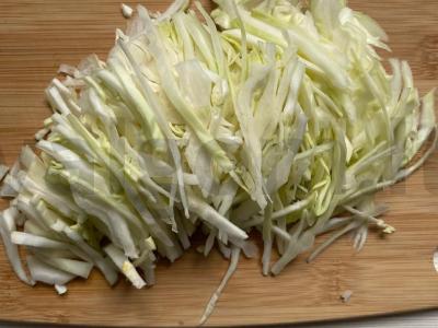 Vitaminų salotas su daržovėmis, obuoliu ir salieru Žingsnis 2