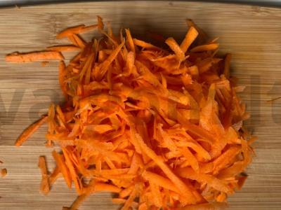 Vitaminų salotas su daržovėmis, obuoliu ir salieru Žingsnis 4