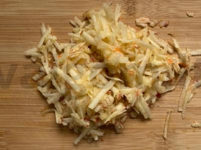 Vitaminų salotas su daržovėmis, obuoliu ir salieru Žingsnis 6