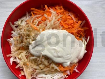 Vitaminų salotas su daržovėmis, obuoliu ir salieru Žingsnis 9