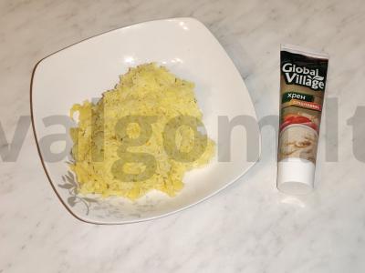 Sluoksniuotas salotas su karštai rūkyta skumbrija Žingsnis 1