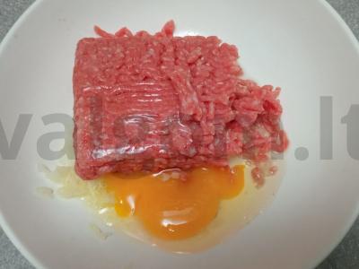 Koteliai iš jautienos faršo su tarallini džiūvėsėliais ir itališkais prieskoniais Žingsnis 3