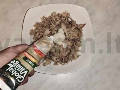 Sluoksniuotas salotas su karštai rūkyta skumbrija Žingsnis 4