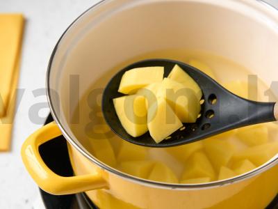 Bulvių košė su kiaušiniu be pieno Žingsnis 1