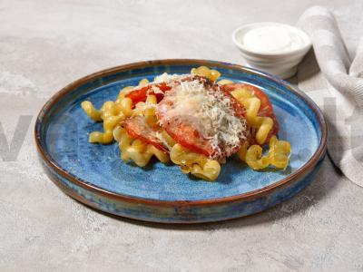 Makaronai su pomidorais ir sūriu orkaitėje pagrindine nuotrauka