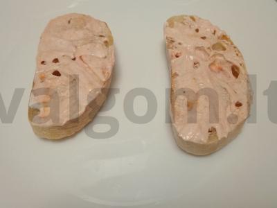 Karšti sumuštiniai su marinuotais kornišonais, hamonu ir sūriu Žingsnis 2