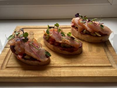 Brusketa su karpaču pagrindine nuotrauka