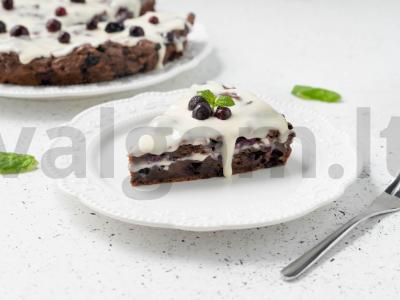 Šokoladinis pyragas su serbentais pagrindine nuotrauka