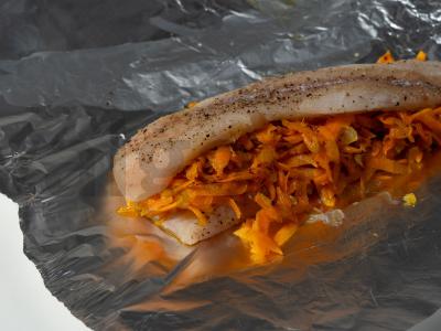 Žuvies ritinys su morkomis ir svogūnais Žingsnis 5