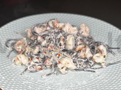 Pasta su krevetėmis ir džiovintais pomidorais pagrindine nuotrauka