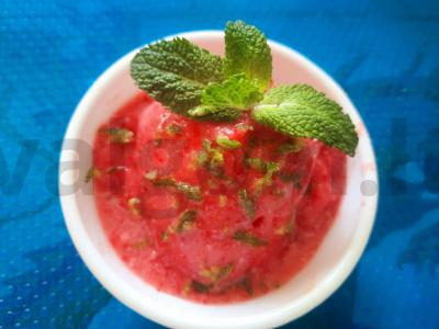 Braškinių-migdolų ledai pagrindine nuotrauka