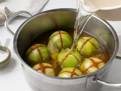 Marinuoti žali pomidorai puode Žingsnis 6