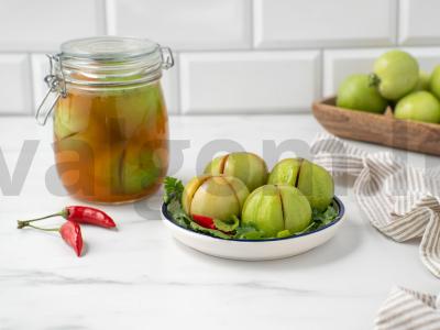 Marinuoti žali pomidorai puode pagrindine nuotrauka