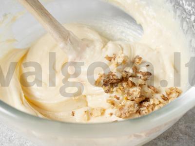 Obuolių pyragas su riešutais Žingsnis 7