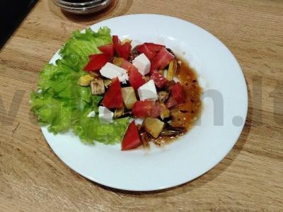 Salotas su balzaminiu padažu pagrindine nuotrauka