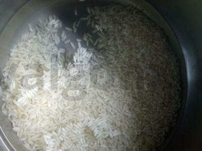 Ryžių košė su džiovintais slyvomis Žingsnis 1