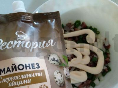 Silkė po kailiu su žaliu svogūnu Žingsnis 4