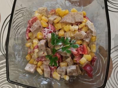 Jautienos liežuvis su kukurūzais ir saldžiaisiais paprikomis pagrindine nuotrauka