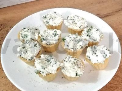 Tartaletės su varške ir žolelėmis Žingsnis 6