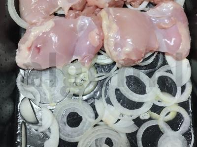 Keptas vištienos filė po sūriu „Du svogūnai“ Žingsnis 2