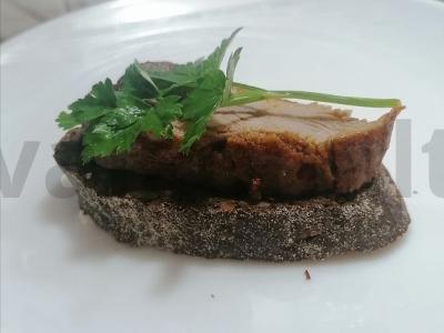 Mėsa folijoje pusryčiams pagrindine nuotrauka