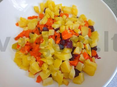 Vinegretas su raugintais kopūstais ir vynuogių aliejumi Žingsnis 3