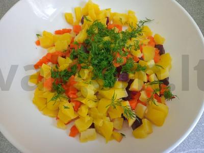 Vinegretas su raugintais kopūstais ir vynuogių aliejumi Žingsnis 4