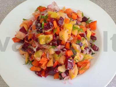 Vinegretas su raugintais kopūstais ir vynuogių aliejumi pagrindine nuotrauka