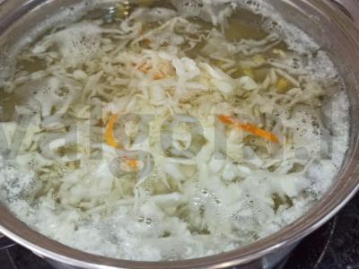 Sriuba su raugintais kopūstais Žingsnis 3