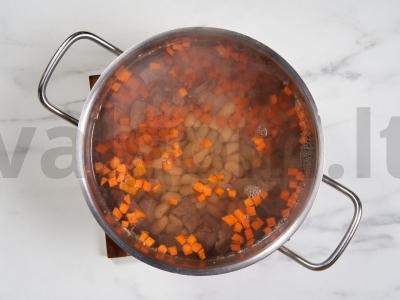 Baltojo pupelių sriuba su jautiena ir morkomis Žingsnis 5