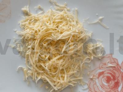 Salotos su vištiena, agurkais ir marinuotais grybais Žingsnis 3