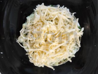 Salotos su vištiena, agurkais ir marinuotais grybais Žingsnis 10