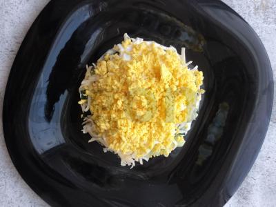 Salotos su vištiena, agurkais ir marinuotais grybais Žingsnis 11