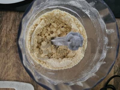 Sluoksniuotas pyragas su citrina ir graikiniais riešutais Žingsnis 2