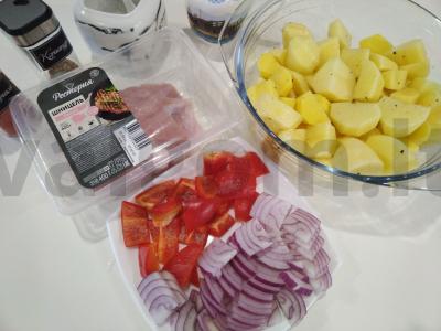 Kiaulienos troškinys su bulvėmis ir paprikomis Žingsnis 1