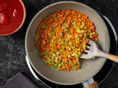 Spagečiai bolonjeze su jautienos faršu Žingsnis 2