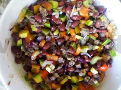 Vyrų salotas su jautiena pagrindine nuotrauka