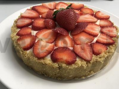 Namų sūrio pyragas be kepimo pagrindine nuotrauka