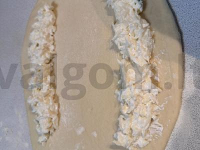 Patingėti khachapuri su sūriu ir varškės granulemis Žingsnis 2