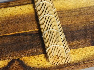 Rulonai su upėtakiu, avokadu ir jūros kopūstais Žingsnis 11