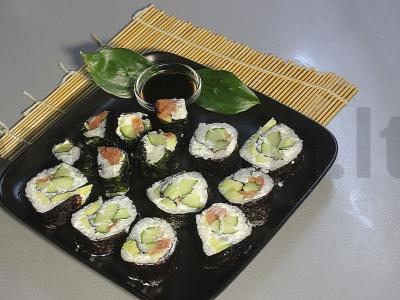 Rulonai su upėtakiu, avokadu ir jūros kopūstais Žingsnis 14