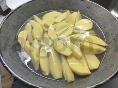 Kaimiški bulvės sezamo aliejuje Žingsnis 1