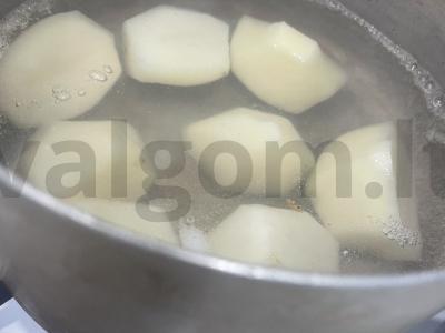 Bulvių puselės pomidorų sultyse kaip garnyras Žingsnis 2