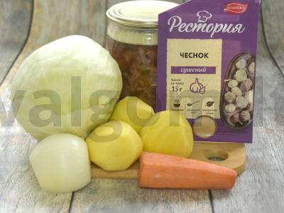 Kopūstai, troškinti su bulvėmis Žingsnis 1