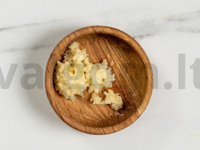 Kiaulienos kumpis su tkhemali folijoje Žingsnis 1