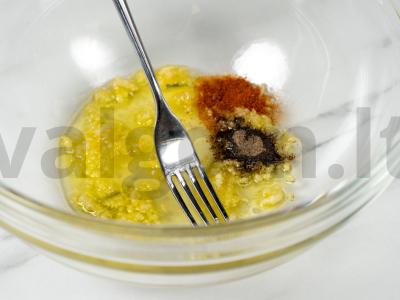 Kiaulienos kumpis su tkhemali folijoje Žingsnis 3