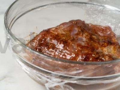 Kiaulienos kumpis su tkhemali folijoje Žingsnis 8