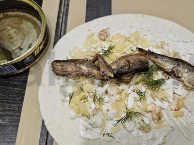 Lavašas su šprotų ir skramblo Žingsnis 4