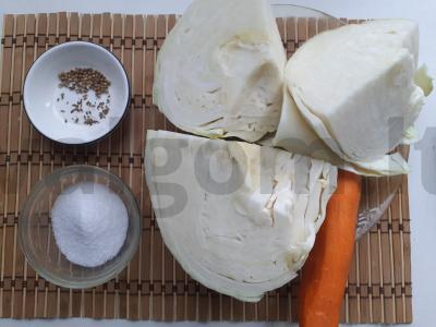 Rūgštaus kopūsto su krapų sėklomis ir morkomis Žingsnis 1