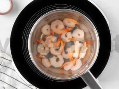 Krevetės ir ananasų užkandžių taurėlės Žingsnis 1